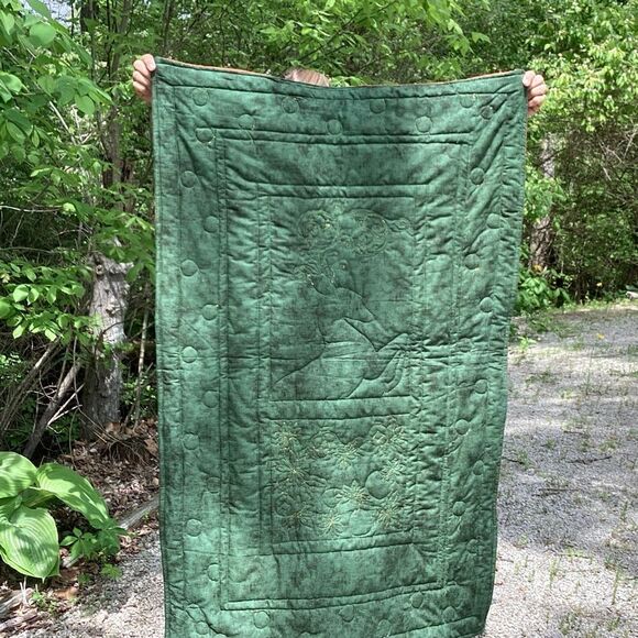 NWT. Hand Crafted Golden Reindeer Lap Quilt/Wall Hanging - Picture 8 of 13